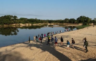 Turistas alem�es fazem trilha ecol�gica na SICMATUR.