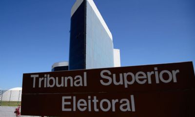 TSE decide que adiamento de elei��es libera candidatura de ficha-suja