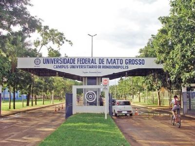 ​Professores da UFMT fazem paralisa��o em protesto contra a nova lei trabalhista