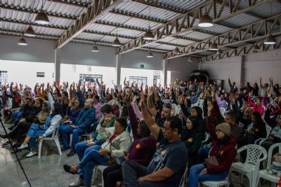 ​Trabalhadores da UFMT rejeitam proposta do Governo e mant�m paralisa��o
