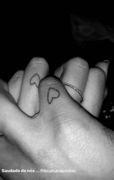 Neymar exibe tatuagem com Bruna Marquezine: 