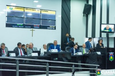 Com atividades suspensas, vereadores antecipam pagamento de pr�prio sal�rio