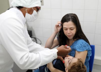 ​'Dia D' aplica mais de 6 mil vacinas e alcan�a cobertura vacinal de 20%