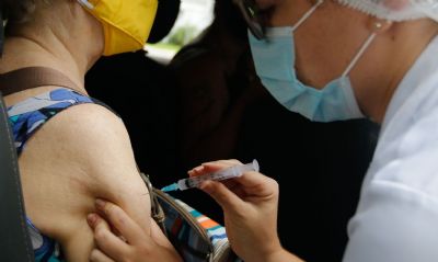 Governo dispensa licita��o para compra das vacinas da Janssen e Pfizer