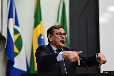 C�mara suspende vota��o de contas de Emanuel at� decis�o final do TCE