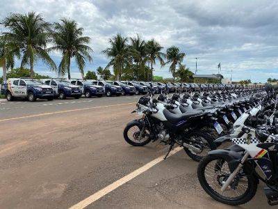 Governador entrega R$ 18 milh�es em equipamentos para a PM