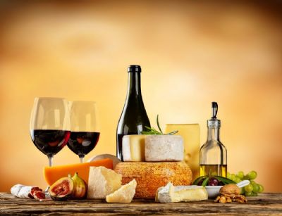 Governo americano vai elevar tarifas de importa��o para queijos e vinhos europeus