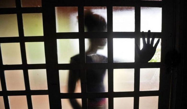 Pai bate em filho menor de idade, pol�cia � acionada e crian�a desmaia de nervosismo