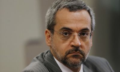 Weintraub admite que Enem pode ser adiado