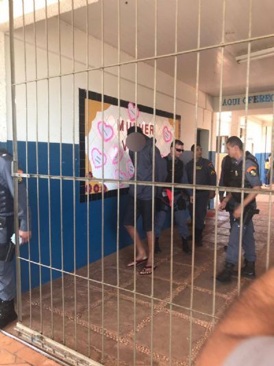 Mais de 30 muni��o calibre 380 � encontrada na mochila de aluno em escola p�blica