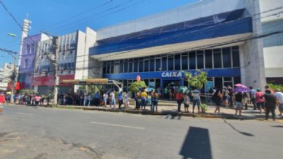 Banc�rios da Caixa temem contamina��o e pedem descentraliza��o do pagamento de auxilio emergencial