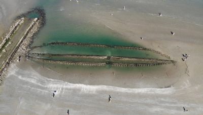 Drone flagra navio misterioso em SP ap�s mar recuar e revelar a estrutura