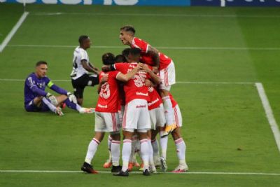 Inter acorda com segundo tempo de l�der e abre vantagem na ponta do Brasileir�o