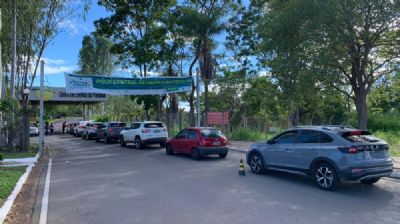 Vacina��o � retomada em Cuiab� e profissionais da sa�de formam fila para aplica��o da 2� dose contra a Covid-19