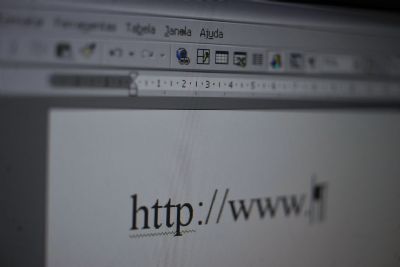 Criador da WWW prop�e contrato para 