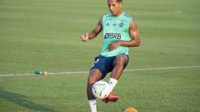 Avi�o que levava refor�os do Flamengo para Guayaquil d� meia volta e retorna ao Brasil