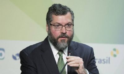 Ernesto Ara�jo se recusa a usar m�scara no Itamaraty