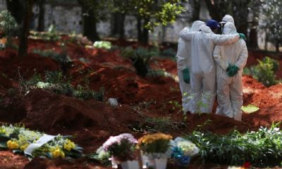 Ritmo de mortes no Brasil por Covid-19 segue trilha de pa�ses onde v�rus matou mais do que na China