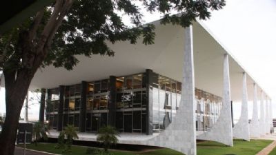 STF deve ter maioria para manter investiga��o sobre fake news