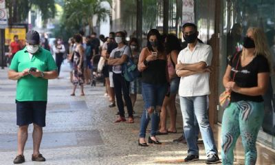'Desconhe�o a raz�o t�cnica pela qual estamos reabrindo os shoppings' diz infectologista