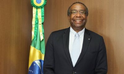 Ministro n�o tem p�s-doc alem�o, diz universidade