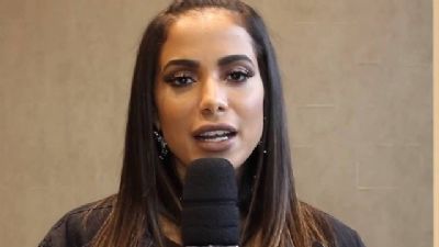 Anitta explica motivo de n�o ter casado com festa: 'Sou discreta'