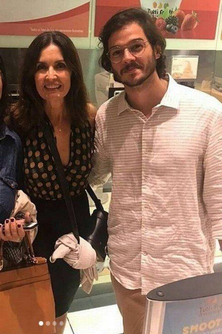 De f�rias no nordeste, F�tima Bernardes chega em Recife e encontra o namorado