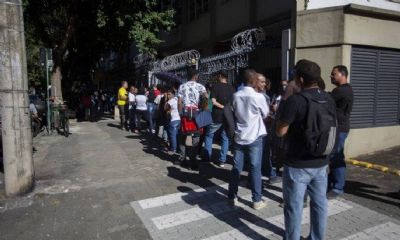 Taxa de desemprego sobe e chega a 13,1% em julho, aponta IBGE
