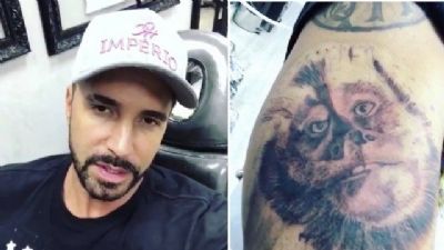 Latino faz tatuagem do macaco Twelves no bra�o: 'Que venham as cr�ticas'