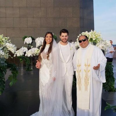 Alok e m�dica se casam ao nascer do sol aos p�s do Cristo Redentor
