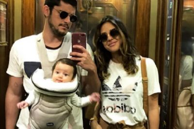 Bruno Gissoni e Yanna Lavigne passeiam com Madalena em Lisboa