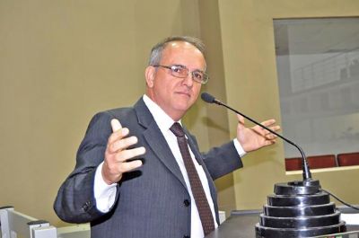 Prefeito tem bens bloqueados em a��o por improbidade
